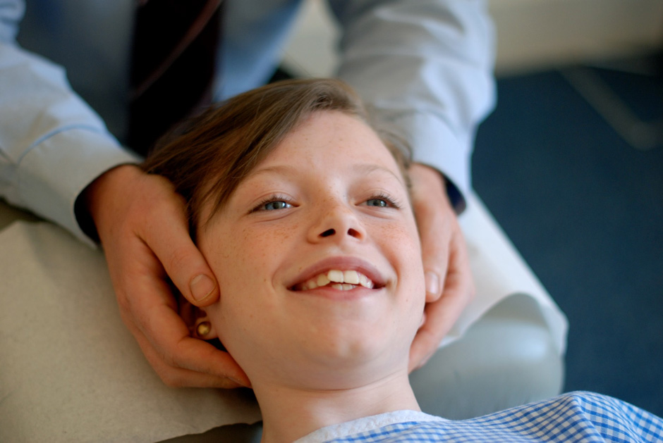 Chiropractor examining a patient’s neck pain at Lushington Chiropractic in Eastbourne